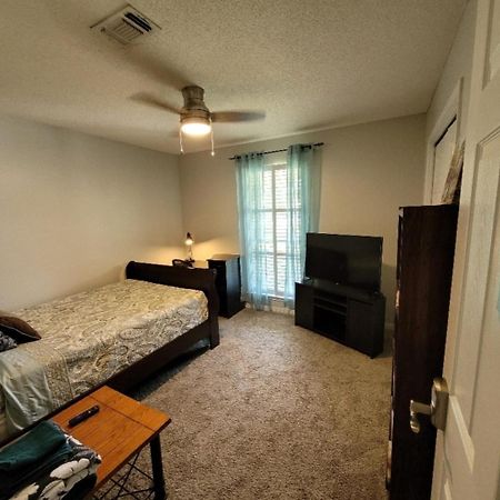 Bedroom Four Minutes From Beach Pensacola Exterior photo