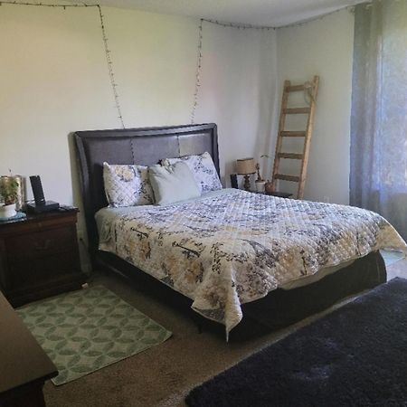 Bedroom Four Minutes From Beach Pensacola Exterior photo