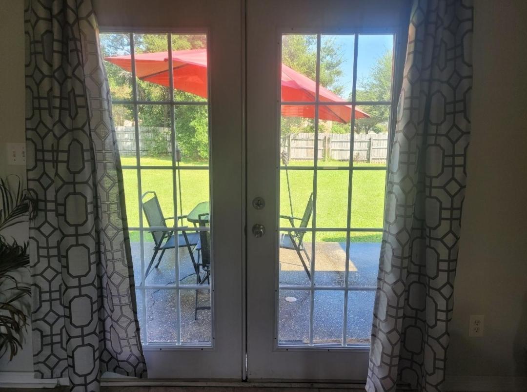 Bedroom Four Minutes From Beach Pensacola Exterior photo