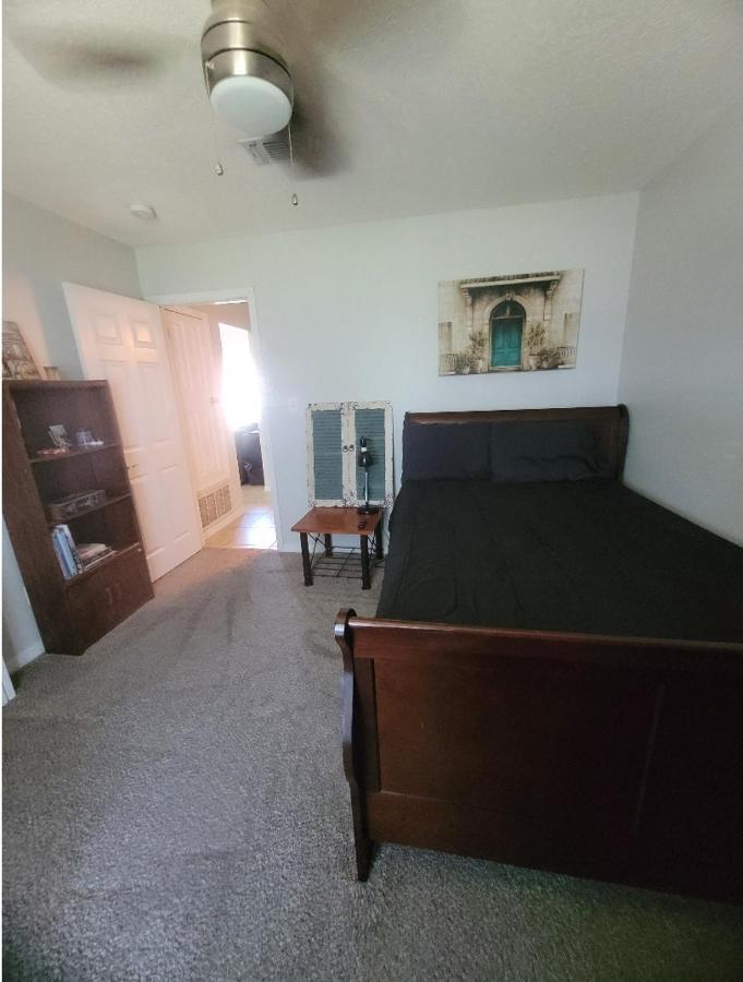 Bedroom Four Minutes From Beach Pensacola Exterior photo