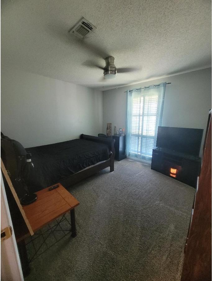 Bedroom Four Minutes From Beach Pensacola Exterior photo
